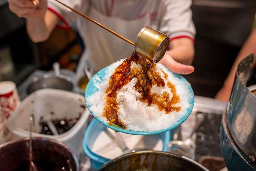 Kuala Lumpur: Nightlife Street Food Tour with 6 Tastings - Riding the MRT through central KL