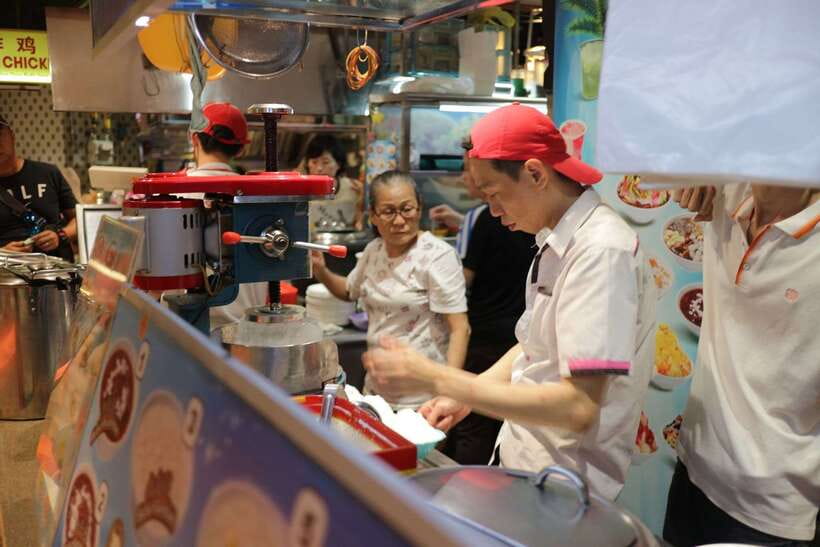 Kuala Lumpur: Nightlife Street Food Tour with 6 Tastings - Roti canai at Hamza Cafe