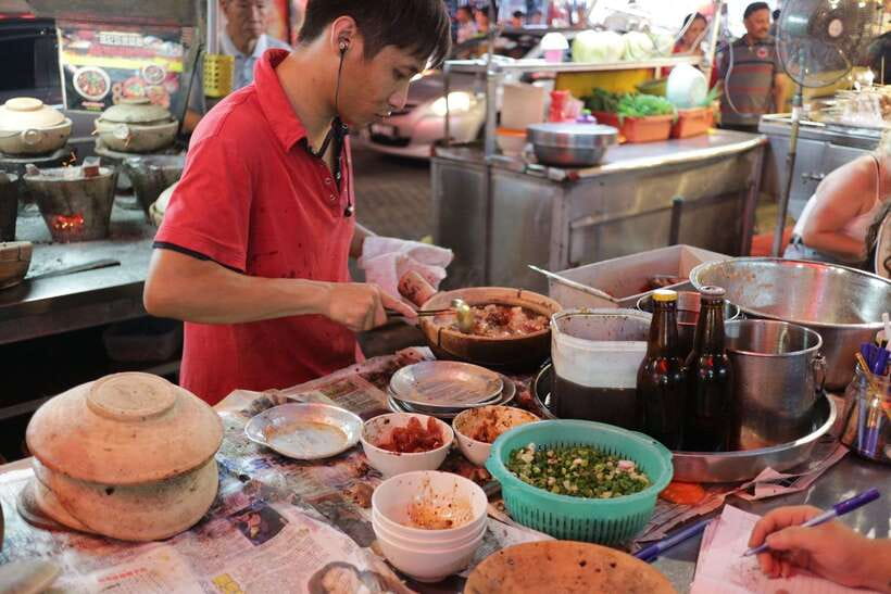Kuala Lumpur: Nightlife Street Food Tour with 6 Tastings - Beef meatball soup from a 70-year-old shop