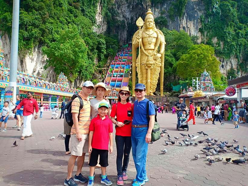 Kuala Lumpur: Private Batu Cave, National Mosque Tour, Lunch - Petaling Street and Central Market