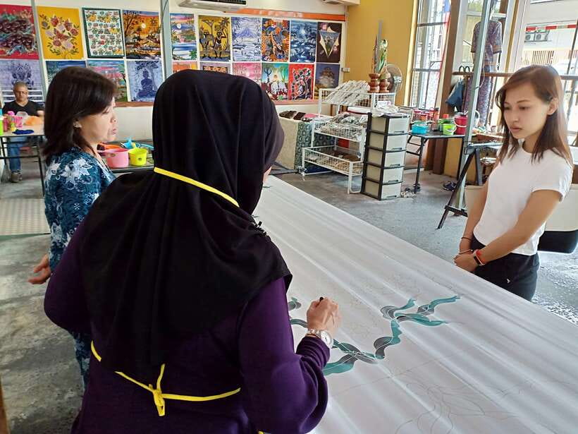Kuala Lumpur: Private Batu Cave, National Mosque Tour, Lunch - The Sikh and Christian stops