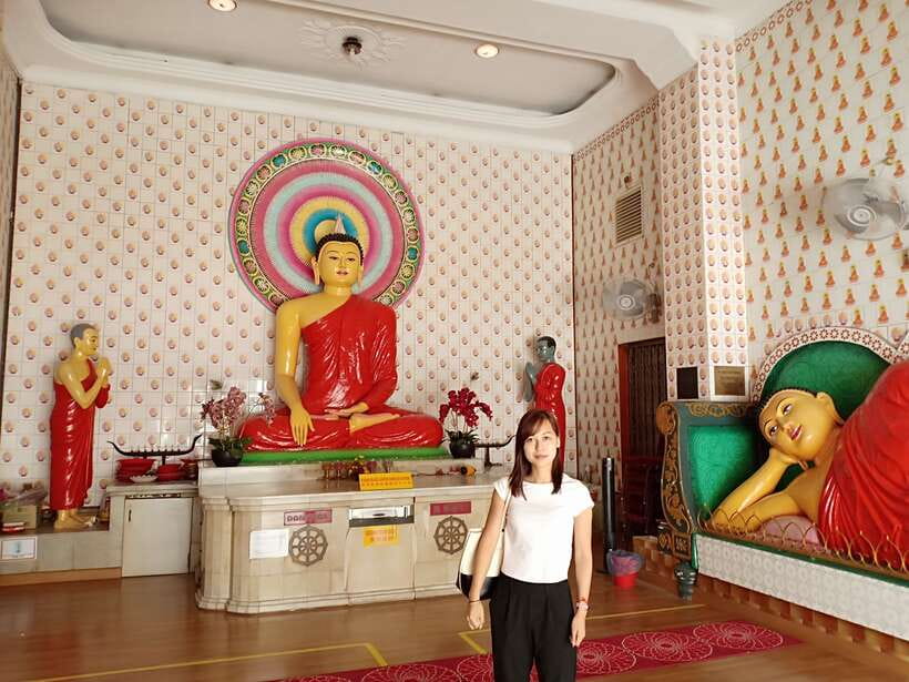 Kuala Lumpur: Private Batu Cave, National Mosque Tour, Lunch - What the private guide experience is really like