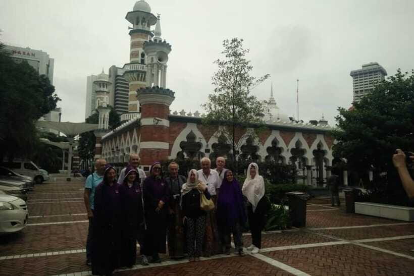 Kuala Lumpur: Private custom walking tour with a local guide - Booking Tips for a Better Day