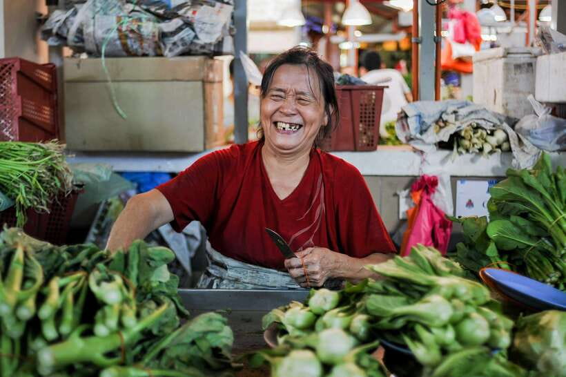 Kuala Lumpur: Private Food Tour – 10 Tastings with Locals - Ten tastings, with nasi lemak and paper dosa at the center