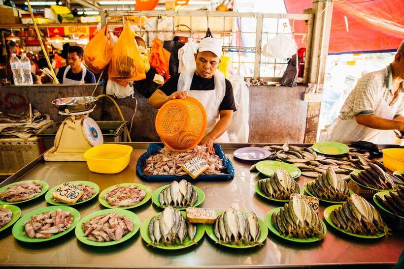 Kuala Lumpur: Private Food Tour – 10 Tastings with Locals - Guan Di Temple and Sri Mahamariamman Temple