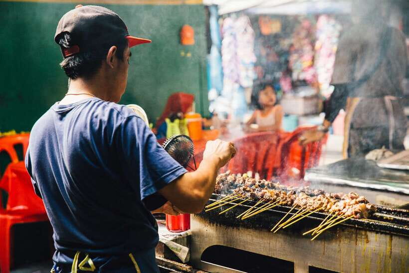 Kuala Lumpur: Private Food Tour – 10 Tastings with Locals - The guides shape the experience