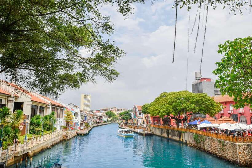Kuala Lumpur: Private Malacca Night Tour w/Cruise & Trishaw - Red Square and Dutch colonial Malacca