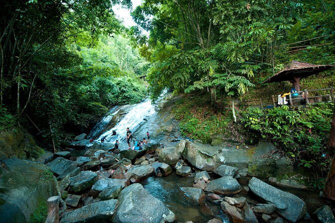 Kuala Lumpur Private Tour to Batu Caves Hotsprings And Waterfalls - Who should book this outing