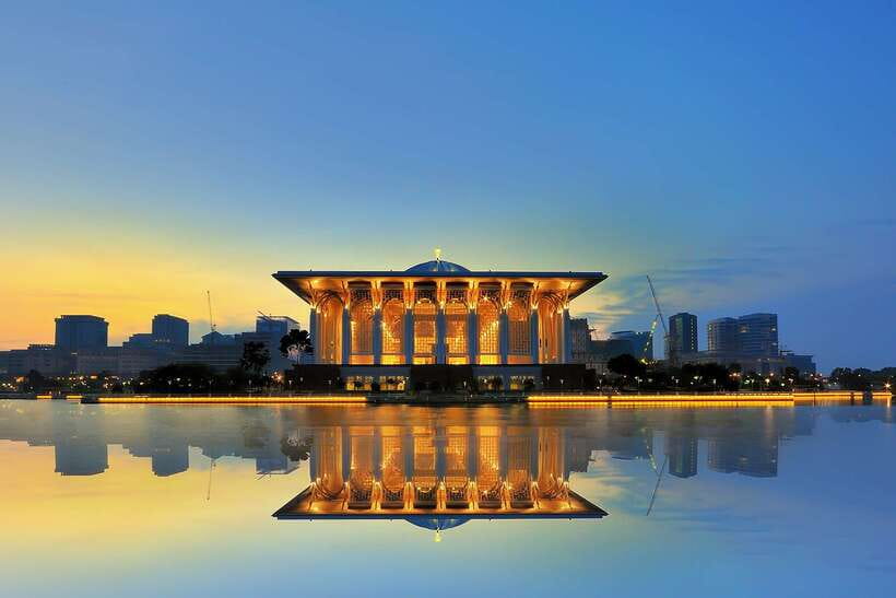 Kuala Lumpur: Putrajaya City Tour with Lake Cruise - Warisan Agricultural Heritage Park and the rubber trees