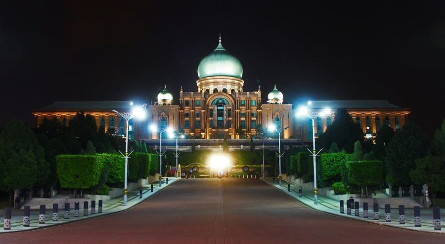 Kuala Lumpur: Putrajaya City Tour with Lake Cruise - Putra Mosque, the pink-domed centerpiece
