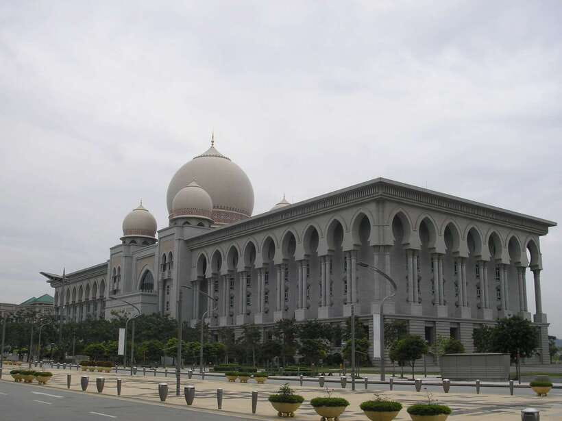 Kuala Lumpur: Putrajaya Tour with Traditional Boat Cruise - How good is the guide and vehicle?