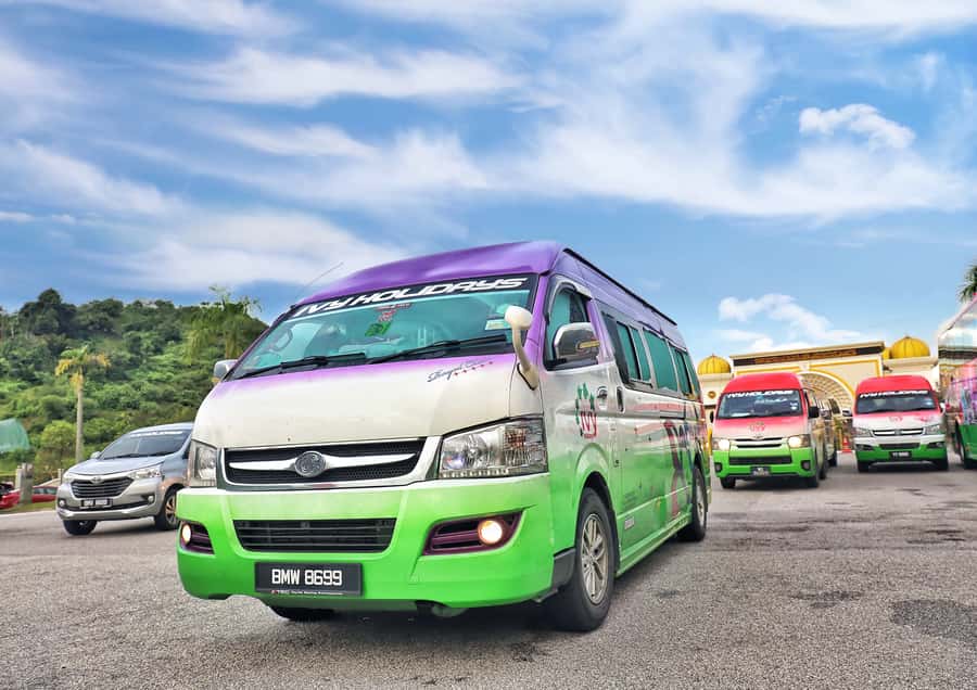 Kuala Lumpur: Sightseeing by Private Vehicle with Driver - What the driver adds to the day