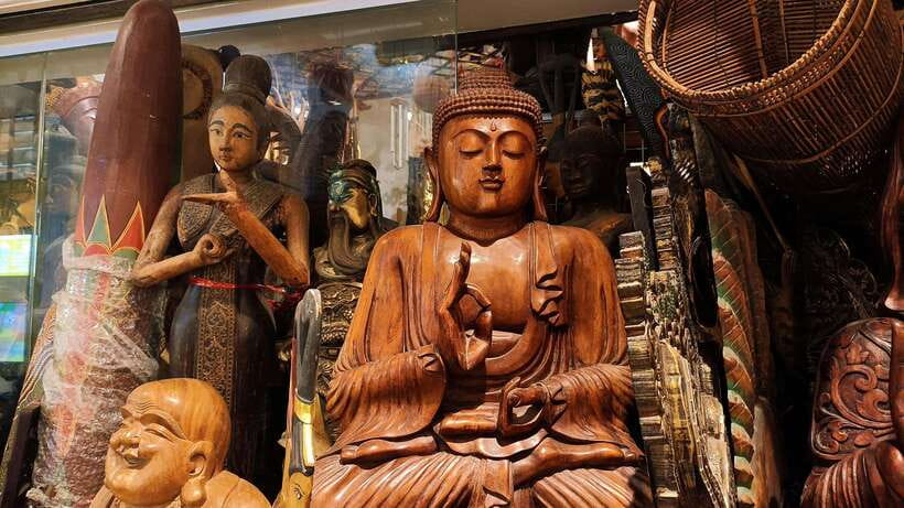 Kuala Lumpur: Sightseeing, Markets, and Food Night Tour - What the guide can add to the evening