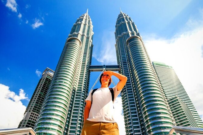 Malaysia Petronas Twin Tower Observation Deck E-Tickets - Crossing the sky bridge on floors 41 and 42