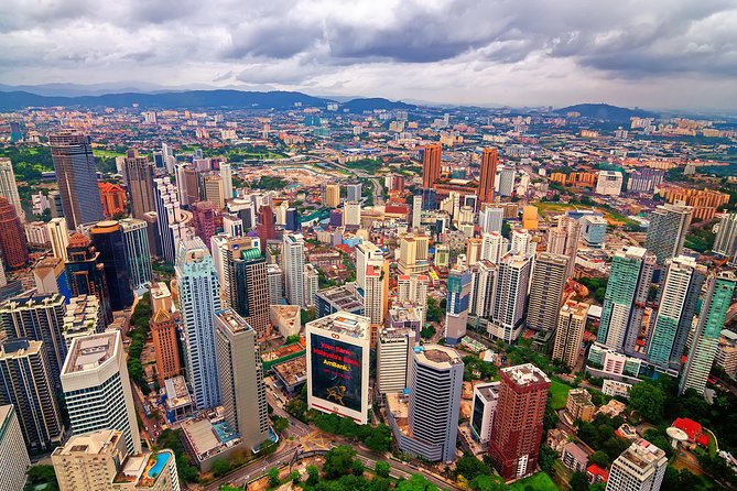 Petronas Twin Towers Skybridge and Kuala Lumpur City Tour - Thean Hou Temple and the city’s religious character