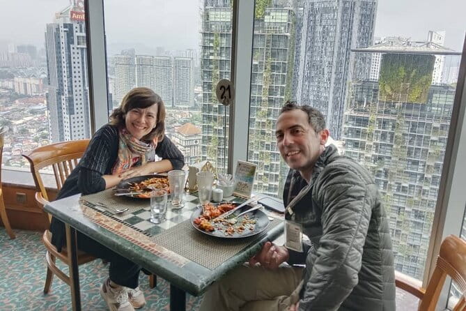 Petronas Twin Towers Special Entrance & Dining With Expert Guide - Finding the meeting point between the two towers