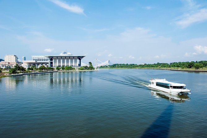 Private Half-Day Putrajaya Tour with Lake Cruise from Kuala Lumpur - Putrajaya in four hours: what you are really seeing