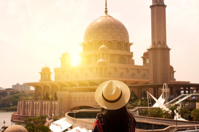 Private Half-Day Putrajaya Tour with Lake Cruise from Kuala Lumpur - Taman Warisan Agricultural Heritage Park: Malaysia beyond the domes