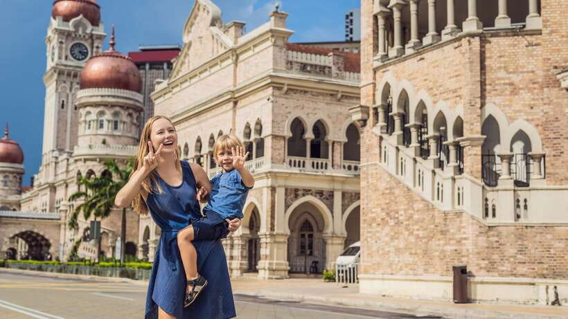 Private KL City Tour with Petronas Twin Towers & Batu Caves - Chinatown and Central Market: a short taste of local shopping