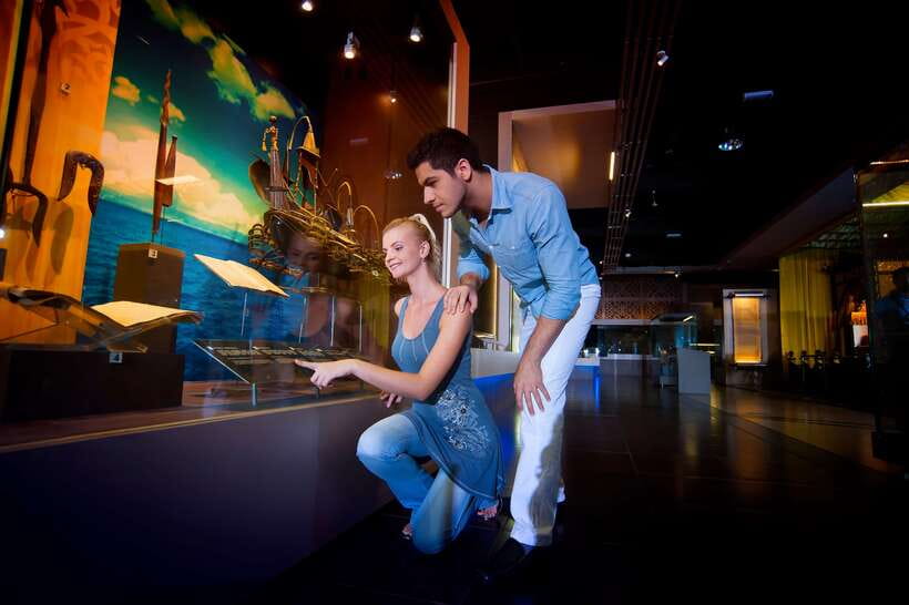 Private KL City Tour with Petronas Twin Towers & Batu Caves - The royal palace, National Monument, and National Mosque