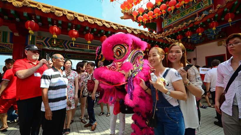 Private KL City Tour with Petronas Twin Towers & Batu Caves - Lake Gardens and Thean Hou Temple add breathing room