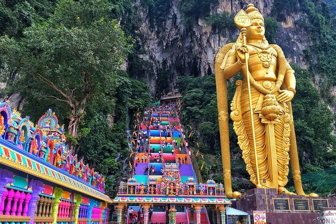 Private Kuala Lumpur City Tour : Petronas Twin Tower & Batu Caves - Chinatown and Central Market for city color