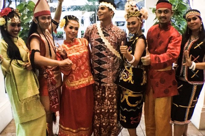 Private Kuala Lumpur City Tour With Petronas Tower & Local Dinner - Chinatown’s narrow streets and evening market