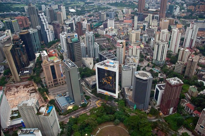 Private Kuala Lumpur Photographic Tour With Petronas Towers & Sky Box K.L Tower - Photographing the King’s Palace from the road