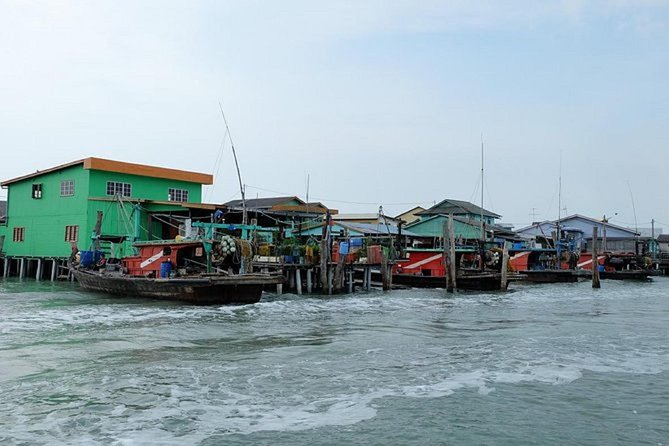 Private Tour: Crab Island Sightseeing Boat Ride and Seafood Lunch - The Blue Mosque and Selangor King Palace