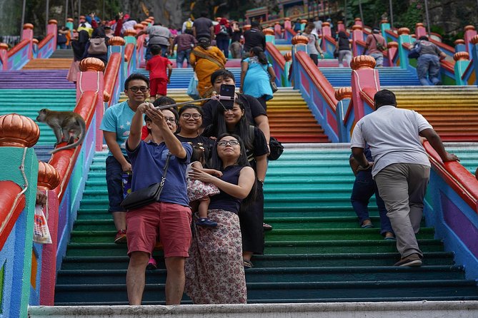 Private Tour Kuala Lumpur with Petronas Twin Towers Observation Deck & Batu Cave - Starting at Batu Caves and climbing the 272 steps