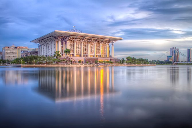 Putrajaya City Tour with Batu Caves & Sight Seeing Cruise - Guide quality can shape the whole experience