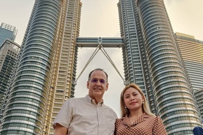 Sky-High Dining Experience at the Iconic Petronas Twin Towers - The guide can make or break the visit